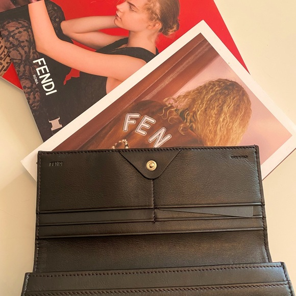 Fendi zucca wallet with gold logo and tortoiseshell. - Picture 3 of 16